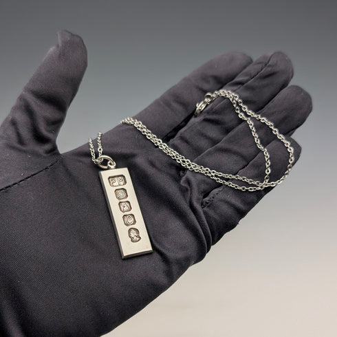 1977年 英国ブリタニアシルバー製インゴットペンダント 1/2トロイオンス ネックレス付